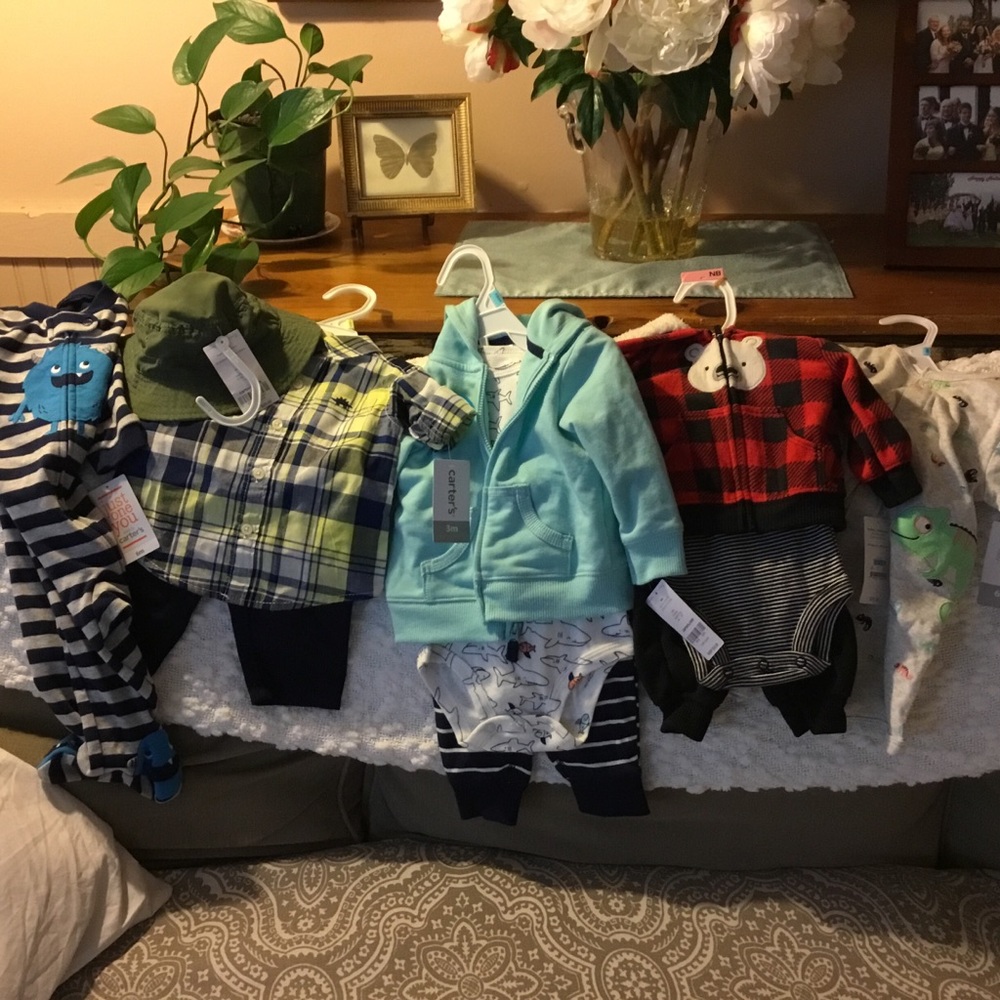 New with tags LOT baby carters baby cloths.